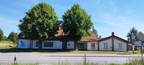 Wohnhaus mit Gastwirtschaft auf großem Grundstück im Außenbereich zu verkaufen, 23974 Neuburg / Nantrow, Haus