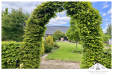Blick vom hinteren Garten aus - Energieeffizientes Architektenhaus mit 2 Garagen auf großartigem Grundstück zu verkaufen