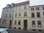 Hausansicht - Solide Kapitalanlage – Modernisiertes Altstadthaus in Hafennähe mit 3 kleinen Wohnungen zu verkaufen