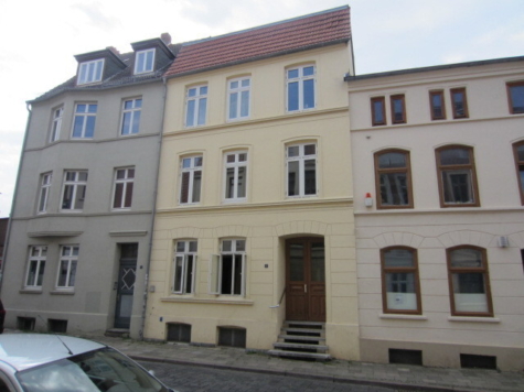 Solide Kapitalanlage – Modernisiertes Altstadthaus in Hafennähe mit 3 kleinen Wohnungen zu verkaufen, 23966 Wismar, Mehrfamilienhaus