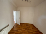 2. Obergeschoss - Solide Kapitalanlage – Modernisiertes Altstadthaus in Hafennähe mit 3 kleinen Wohnungen zu verkaufen