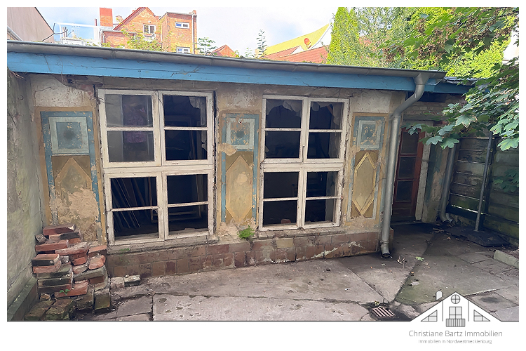 Hinterhof mit Werkstatt