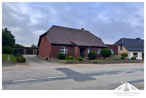Einfamilienhaus mit Doppelgarage und Nebengelass in Hohen Viecheln zu verkaufen, 23996 Hohen Viecheln, Einfamilienhaus