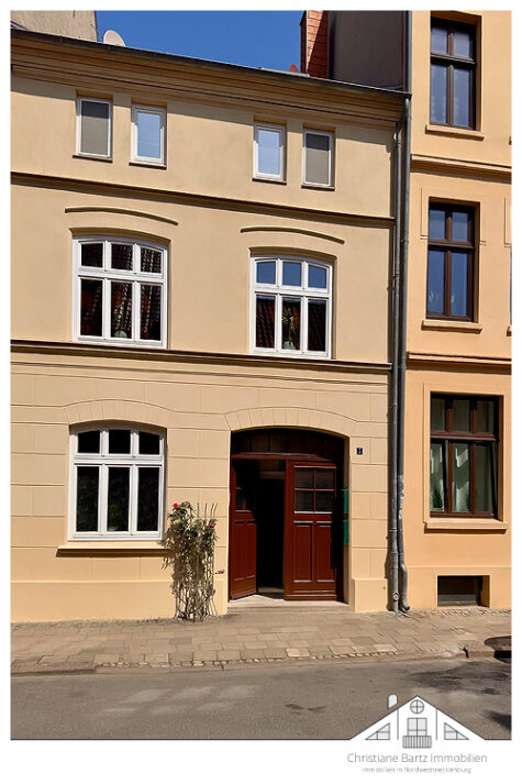Schickes und besonders energieeffizientes Stadthaus mit charmantem Innenhof und Einliegerwohnung zu verkaufen, 23966 Wismar, Stadthaus