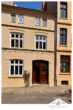 Hausansicht vorn - Schickes Stadthaus mit charmantem Innenhof und Einliegerwohnung zu verkaufen