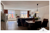 geräumiges Wohnzimmer OG - Schickes Stadthaus mit charmantem Innenhof und Einliegerwohnung zu verkaufen